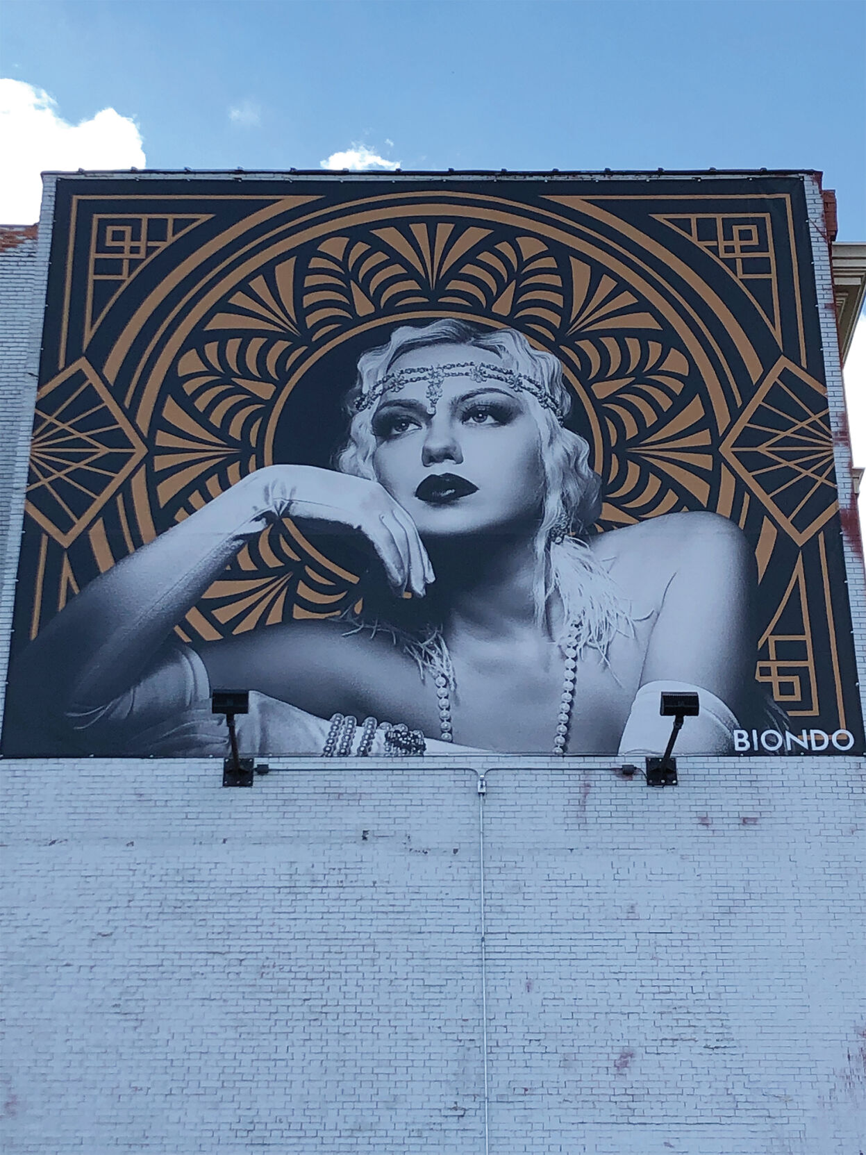 Gold Wynn mural